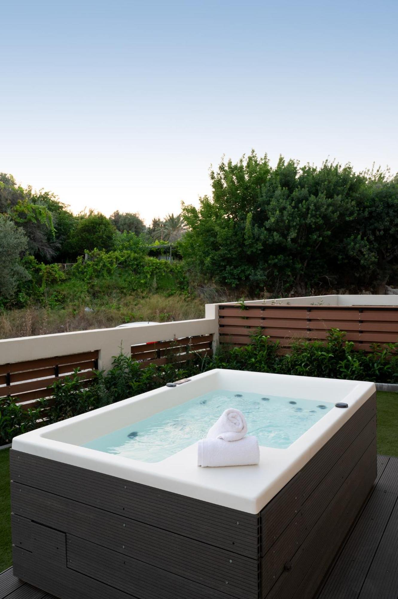Rhodes City Maison Du Jardin 2-Bedroom Apartment Private Outdoor Jacuzzi מראה חיצוני תמונה